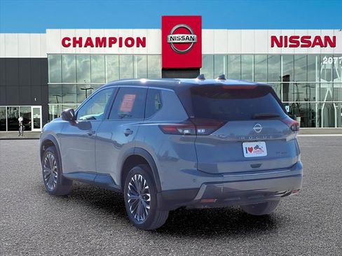 Used 2025 Nissan Rogue SL w/ Tech Package image 5