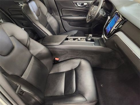 Used 2024 Volvo S60 B5 Core image 3