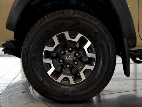Used 2020 Toyota Tacoma TRD Off-Road AWD/4WD image 10