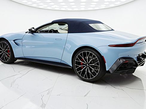Used 2022 Aston Martin V8 Vantage Roadster RWD image 23