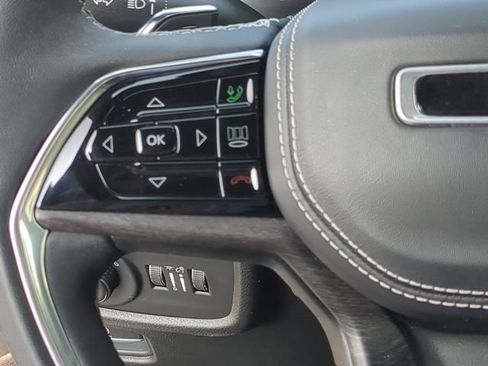 Used 2023 Jeep Grand Cherokee Overland AWD/4WD image 22