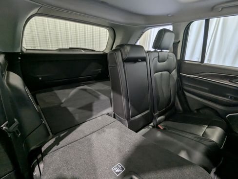 Used 2023 Jeep Grand Cherokee 4x4 image 10