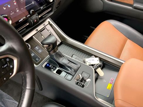 Certified 2024 Lexus GX 550 w/ Accessory Package (2T) AWD/4WD image 17