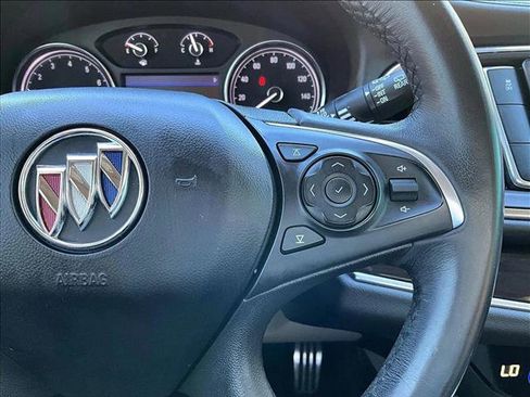 Used 2020 Buick Enclave Essence image 21