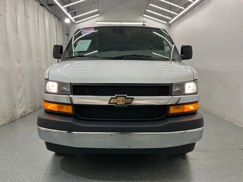 Used 2024 Chevrolet Express 3500 LT w/ LT Preferred Equipment Group RWD image 3