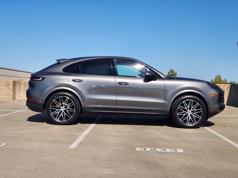 Certified 2025 Porsche Cayenne Coupe image 9