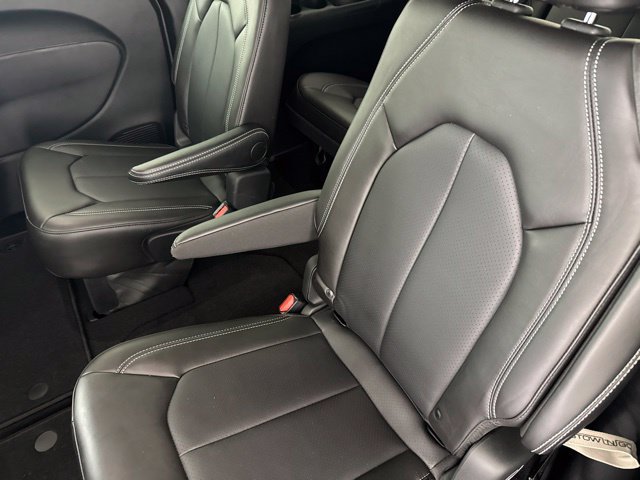 Used 2025 Chrysler Pacifica Select FWD image 28