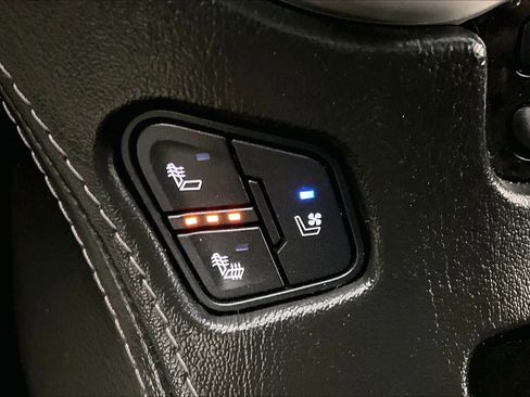 Used 2018 GMC Yukon SLT w/ Open Road Package image 35