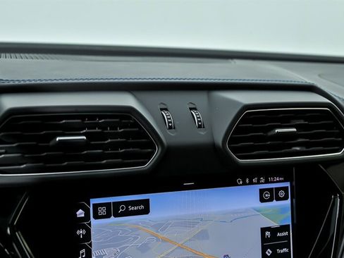 Used 2021 Lamborghini Urus AWD/4WD image 34