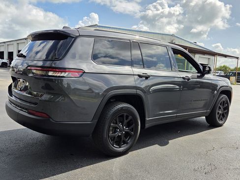 Used 2025 Jeep Grand Cherokee L Altitude AWD/4WD image 5