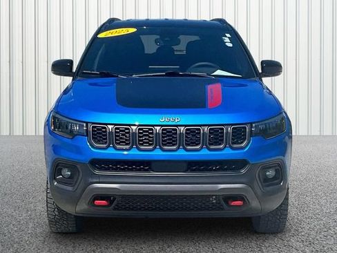 Used 2025 Jeep Compass Trailhawk AWD/4WD image 3
