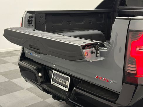 Used 2025 Chevrolet Silverado EV RST AWD/4WD image 8