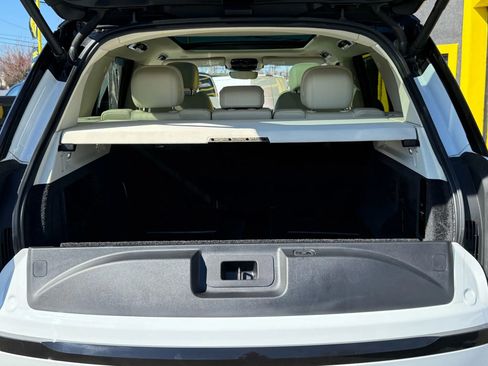 Used 2023 Land Rover Range Rover SE image 32