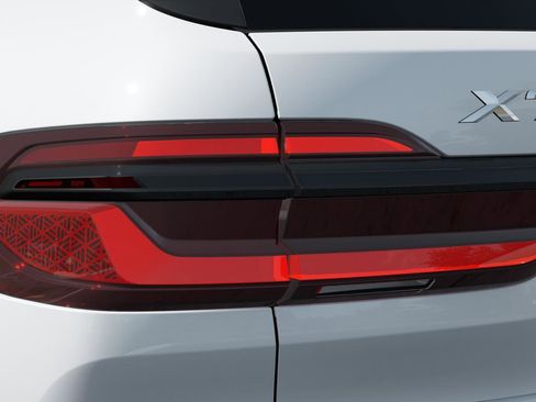 New 2026 BMW X7 xDrive40i w/ M Sport Package AWD/4WD image 8