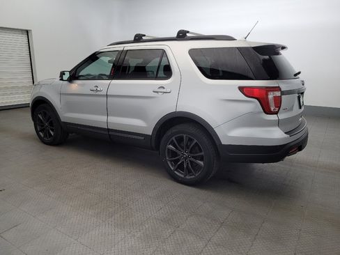 Used 2018 Ford Explorer XLT w/ Equipment Group 202A image 3