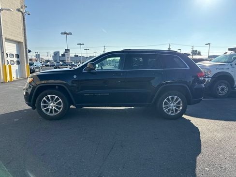 Certified 2021 Jeep Grand Cherokee Laredo AWD/4WD image 2