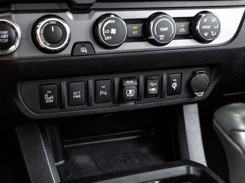 Used 2019 Toyota Tacoma TRD Sport w/ Technology Package image 34