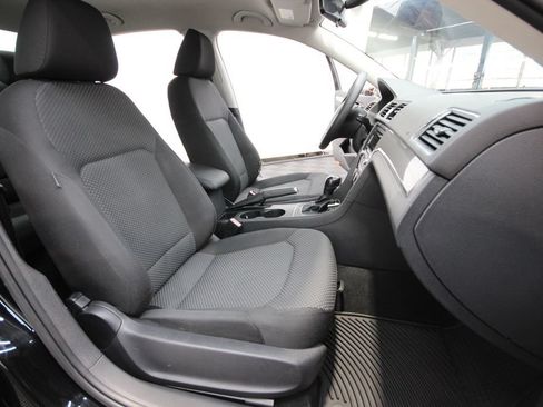Used 2013 Volkswagen Passat 2.5 S FWD image 25
