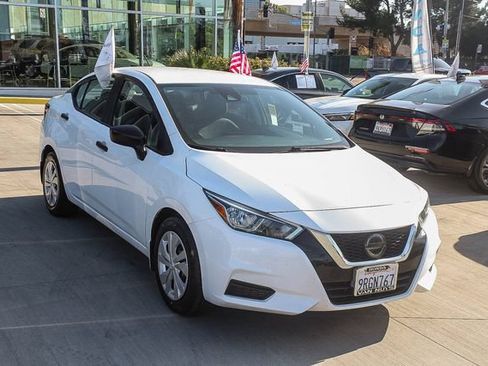 Used 2020 Nissan Versa S FWD image 3
