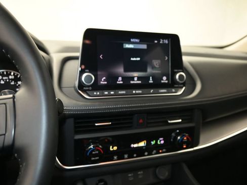 Used 2025 Nissan Rogue SV FWD image 23