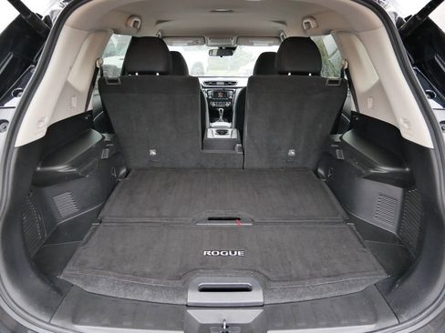 Used 2020 Nissan Rogue SV image 13