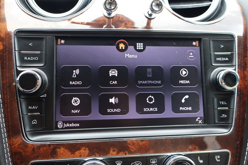 Used 2017 Bentley Bentayga AWD/4WD image 38