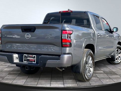 Used 2025 Nissan Frontier SV w/ SV Convenience Package RWD image 14