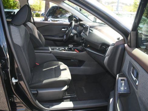 Used 2023 Nissan Rogue SV image 19