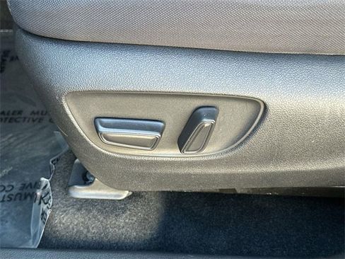 Used 2023 Toyota Highlander LE image 33