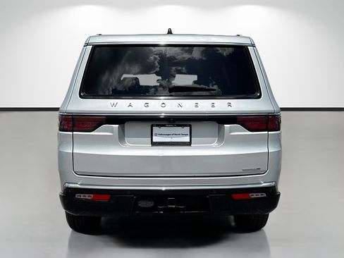 Used 2024 Jeep Wagoneer L Series II w/ Flexible Seating Group RWD image 4