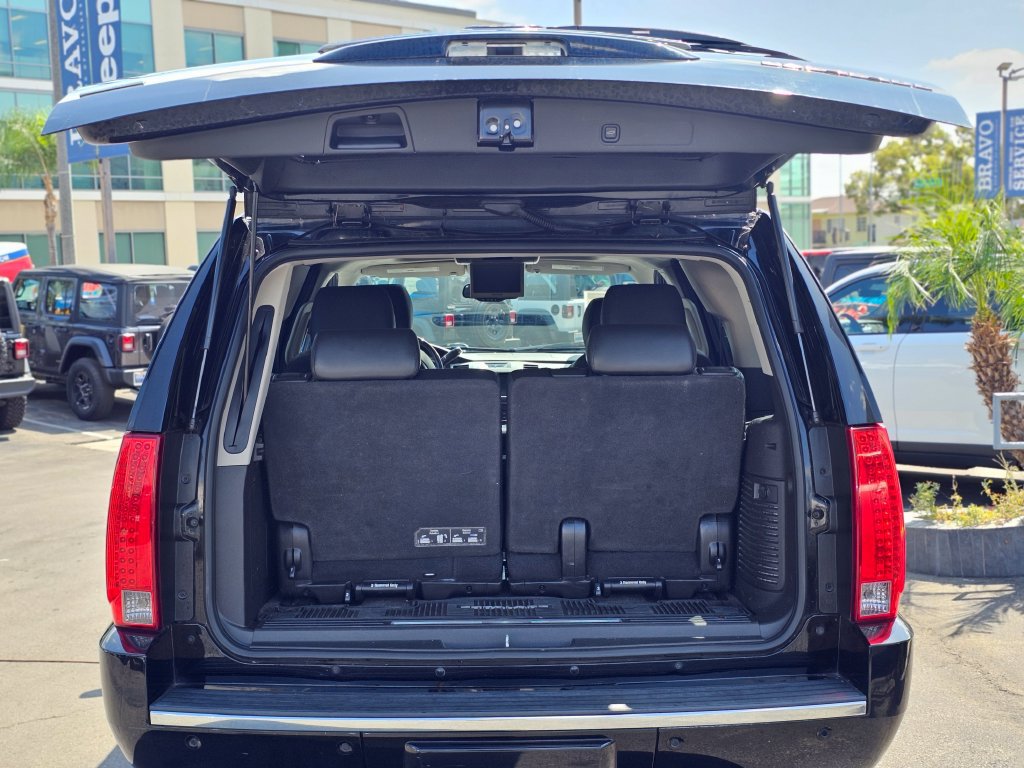 Used 2012 Cadillac Escalade Luxury RWD image 9