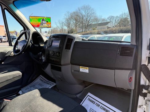Used 2014 Freightliner Sprinter 3500 RWD image 20