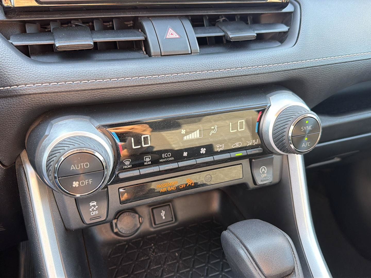 Certified 2022 Toyota RAV4 XLE FWD image 24