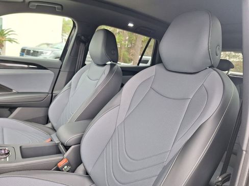 New 2026 Volkswagen Tiguan SE R-Line image 11