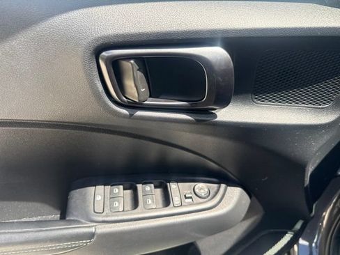 Used 2023 Hyundai Venue Limited FWD image 12