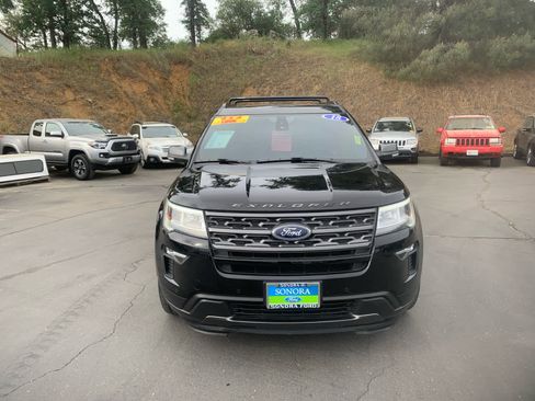 Used 2018 Ford Explorer XLT w/ Equipment Group 202A image 2