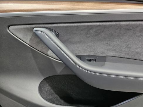 Used 2025 Tesla Model Y Long Range AWD/4WD image 6