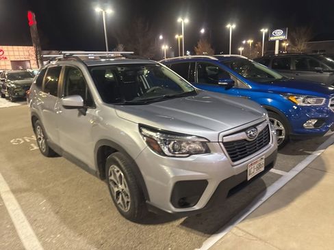 Used 2019 Subaru Forester Premium image 3