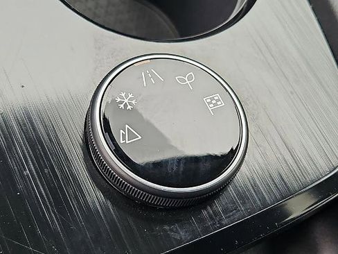 Certified 2024 Nissan Rogue SV image 16