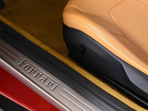 Used 2020 Ferrari Portofino Base image 24