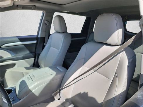 Used 2018 Toyota Highlander XLE AWD/4WD image 13
