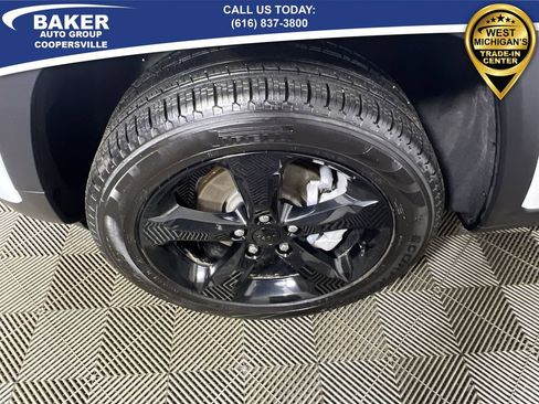 Used 2024 Jeep Grand Cherokee Limited w/ Black Appearance Package image 34