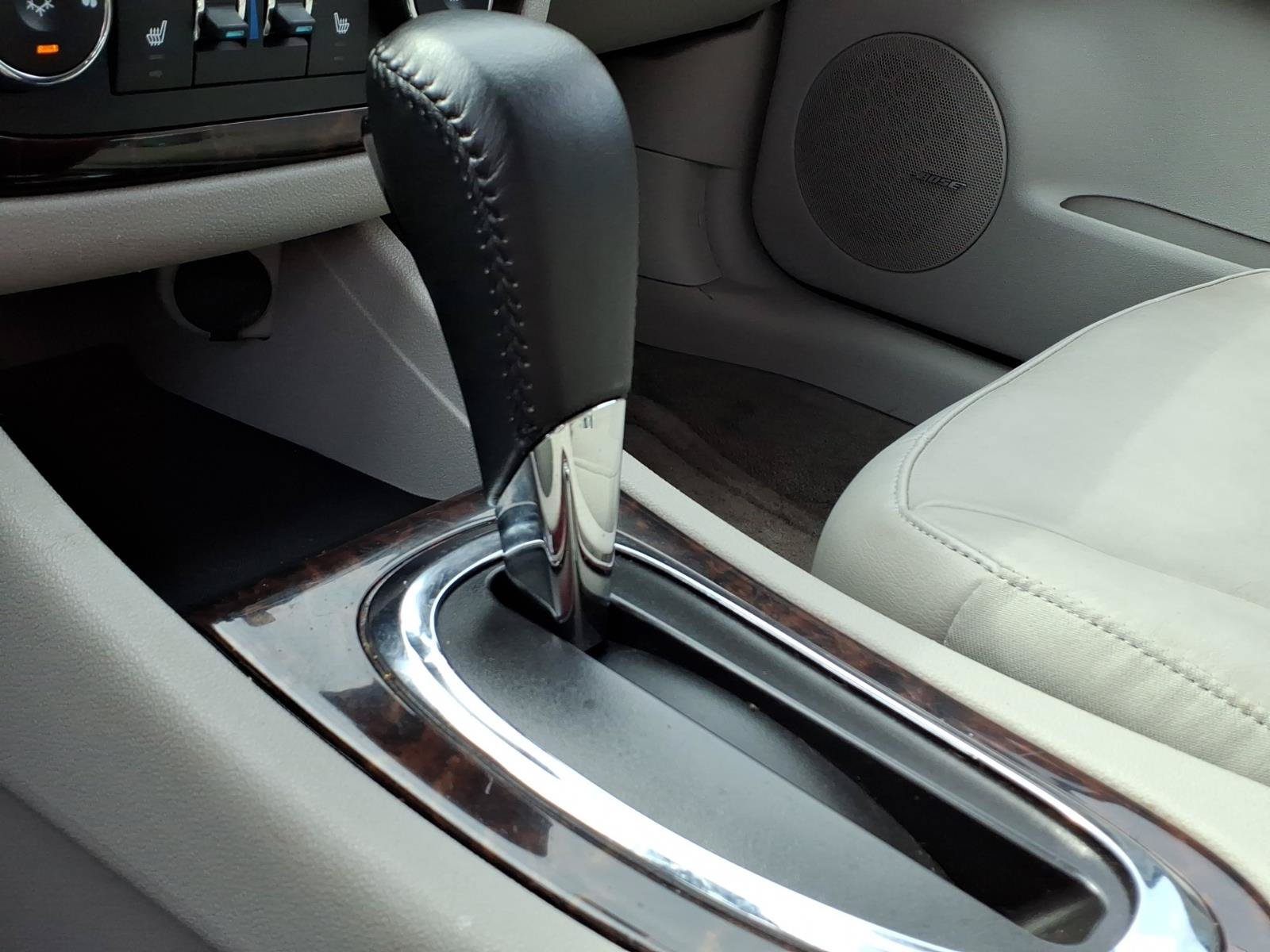 Used 2012 Chevrolet Impala LTZ FWD image 13
