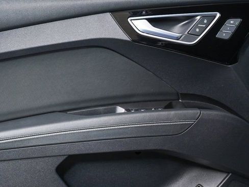 Used 2023 Audi Q4 e-tron Premium Plus w/ Premium Plus image 6