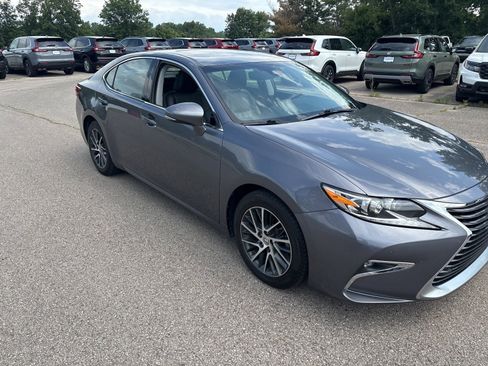 Used 2017 Lexus ES 350 w/ Luxury Package FWD image 17