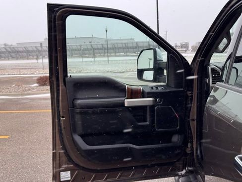 Used 2015 Ford F150 Lariat image 4