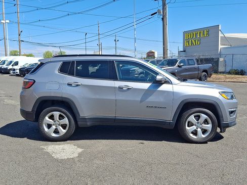 Used 2019 Jeep Compass Latitude w/ Popular Equipment Group AWD/4WD image 8