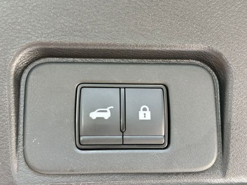 Used 2025 Nissan Rogue SV FWD image 23