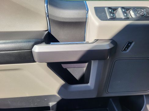 Used 2019 Ford F150 XLT w/ Equipment Group 302A Luxury AWD/4WD image 18