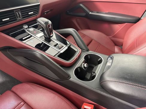 Certified 2022 Porsche Cayenne GTS AWD/4WD image 31